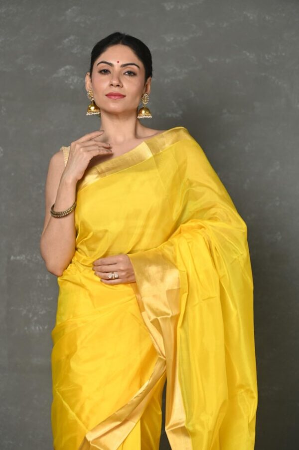 Very Much Indian Women's Handloom Cotton Saree with Border Contrasting Pallu & Butti Blouse Piece Featured on Shark Tank India