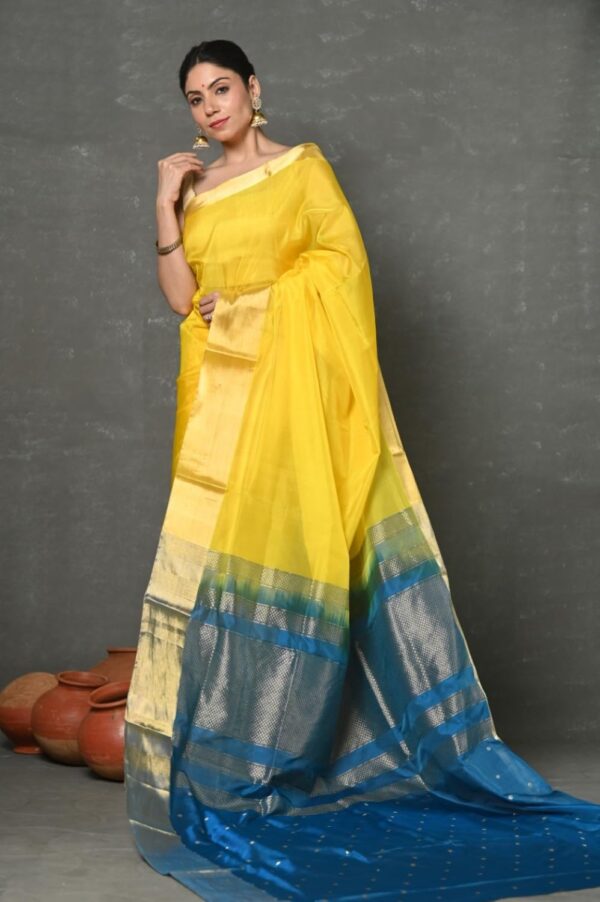 Very Much Indian Women's Handloom Cotton Saree with Border Contrasting Pallu & Butti Blouse Piece Featured on Shark Tank India