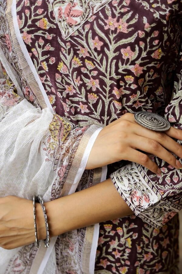 Women's Kurta Fashionably Traditional, Comfortably Chic: Embrace Fashion with Our Cotton Blend Ethnic Sets