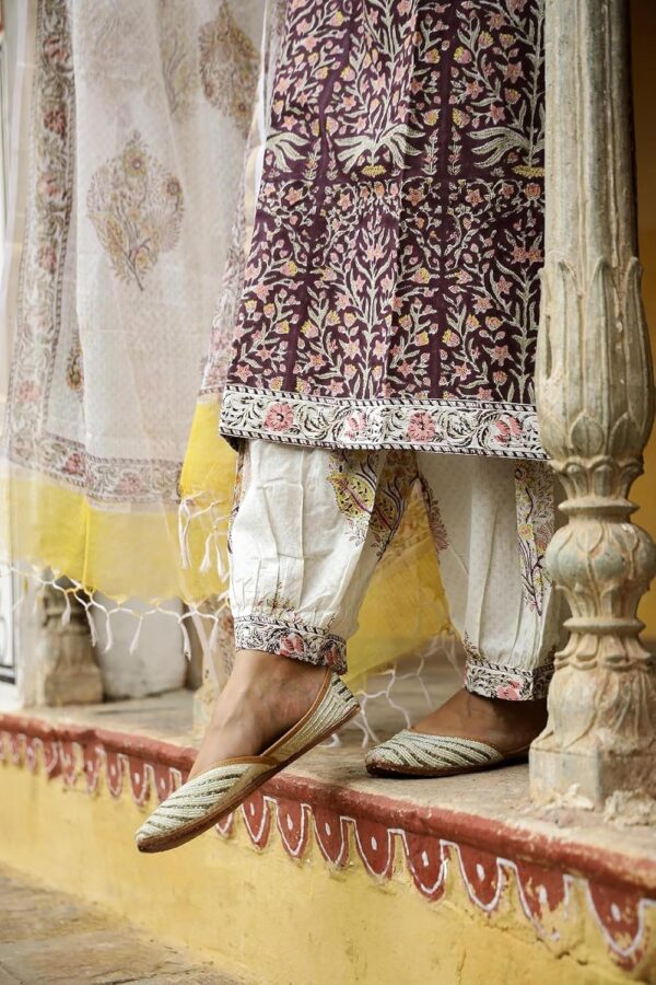 Women's Kurta Fashionably Traditional, Comfortably Chic: Embrace Fashion with Our Cotton Blend Ethnic Sets
