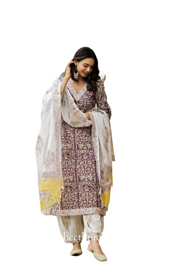 Women's Kurta Fashionably Traditional, Comfortably Chic: Embrace Fashion with Our Cotton Blend Ethnic Sets